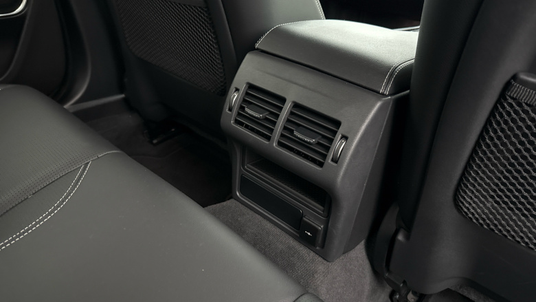 Jaguar XE 2.0 D200 R-Dynamic SE Black 4dr Auto Diesel Saloon